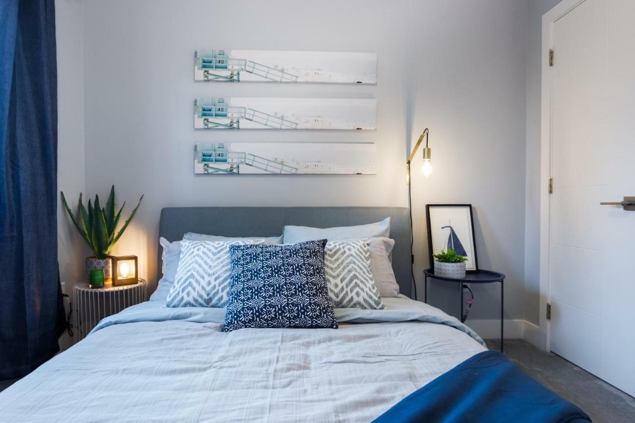 Contemporary Farmhouse Home - King Bed - Double Garage Parking - Free Wifi & Netflix - Long Stays Welcome Edmonton Exteriér fotografie